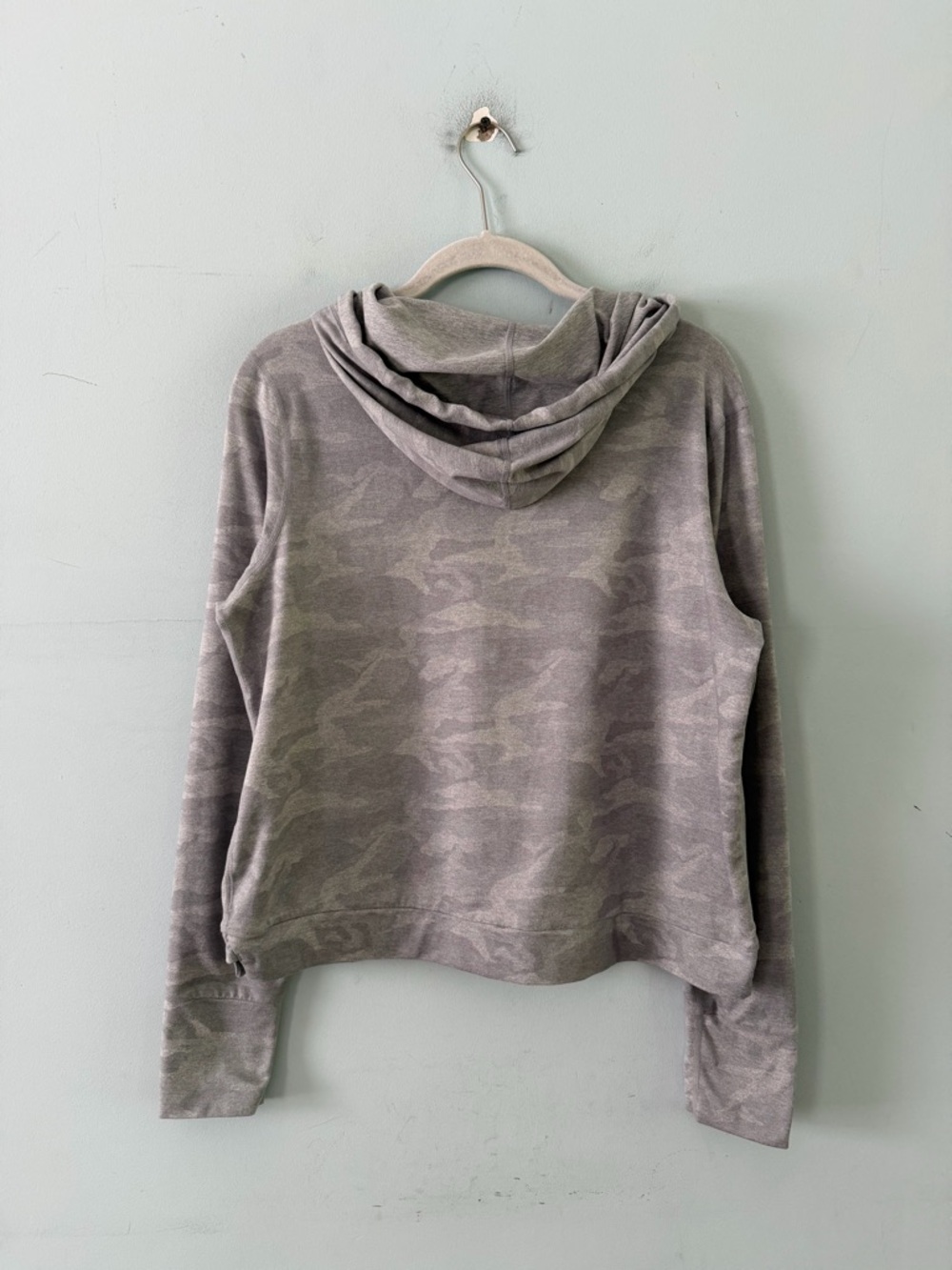 Vuori Halo Essential Hoodie Pale Heather Camo Sweatshirt - Picture 4 of 7
